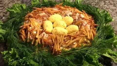 Гнездо глухаря с курицей и свежим огурцом