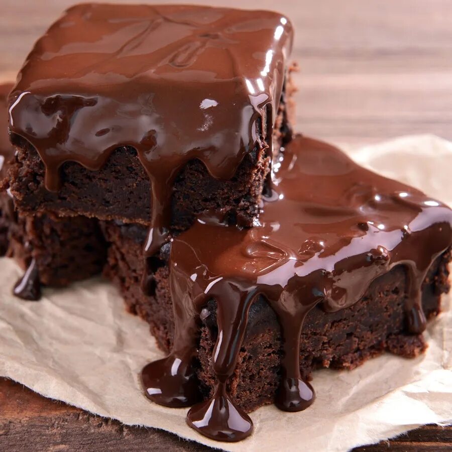 Пирожное 2 шоколада. Шоколадное пирожное. Шоколадный торт. Шоколадный тортик. Крем для торта шоколадный.