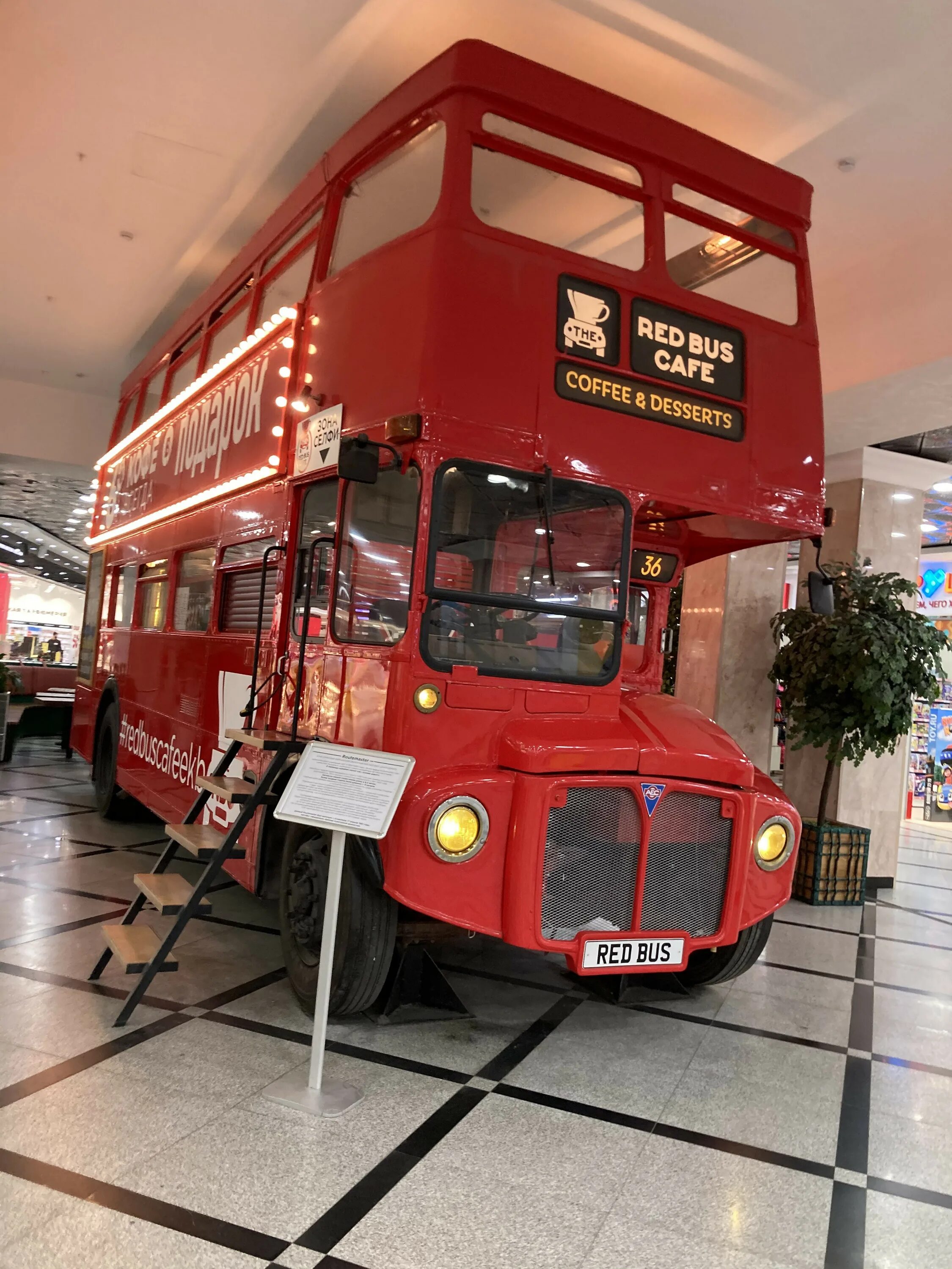 Red bus. Кафе автобус. двухэтажный автобус кафе. red bus cafe. автобус кафе игрушка.