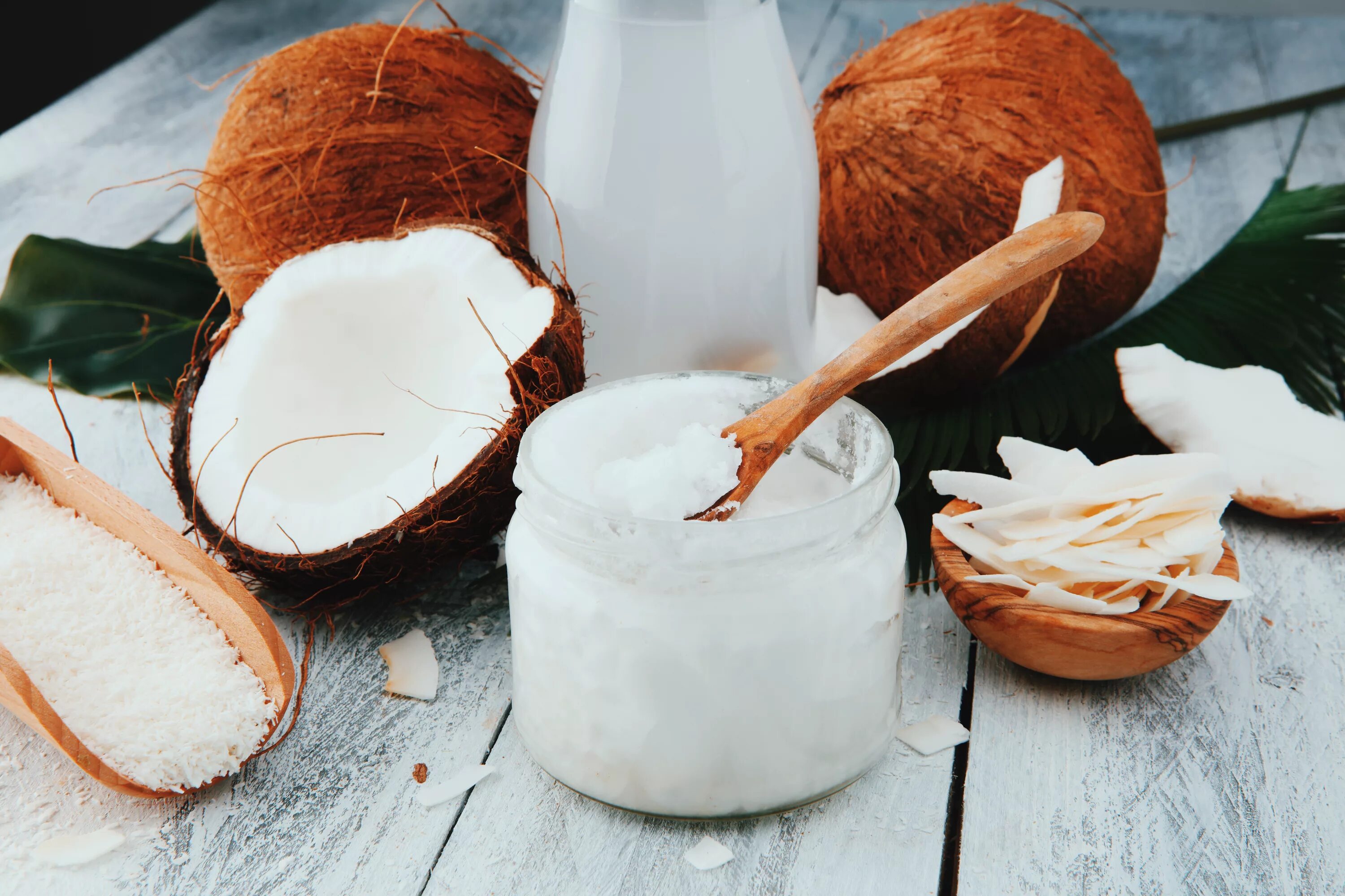 Можно ли кокосовое молоко в пост. Кокос. Кокосовая стружка продукция. Продукция из кокосового масла. Кокос очищенный.