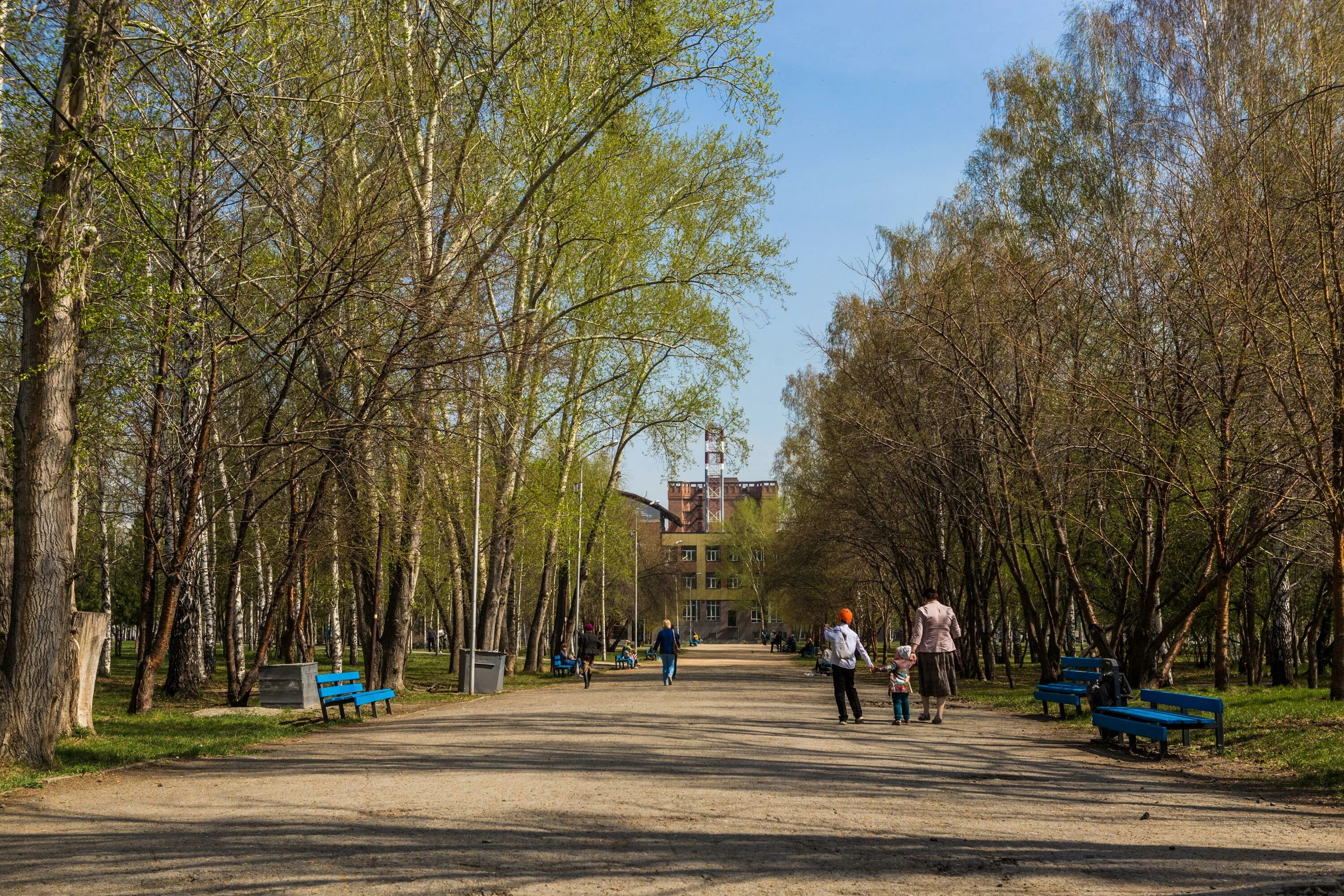 Солнечный день новосибирск. Новосибирск март. Парк михайловская набережная новосибирск. Новосибирск весной. Парк михайловская набережная новосибирск.