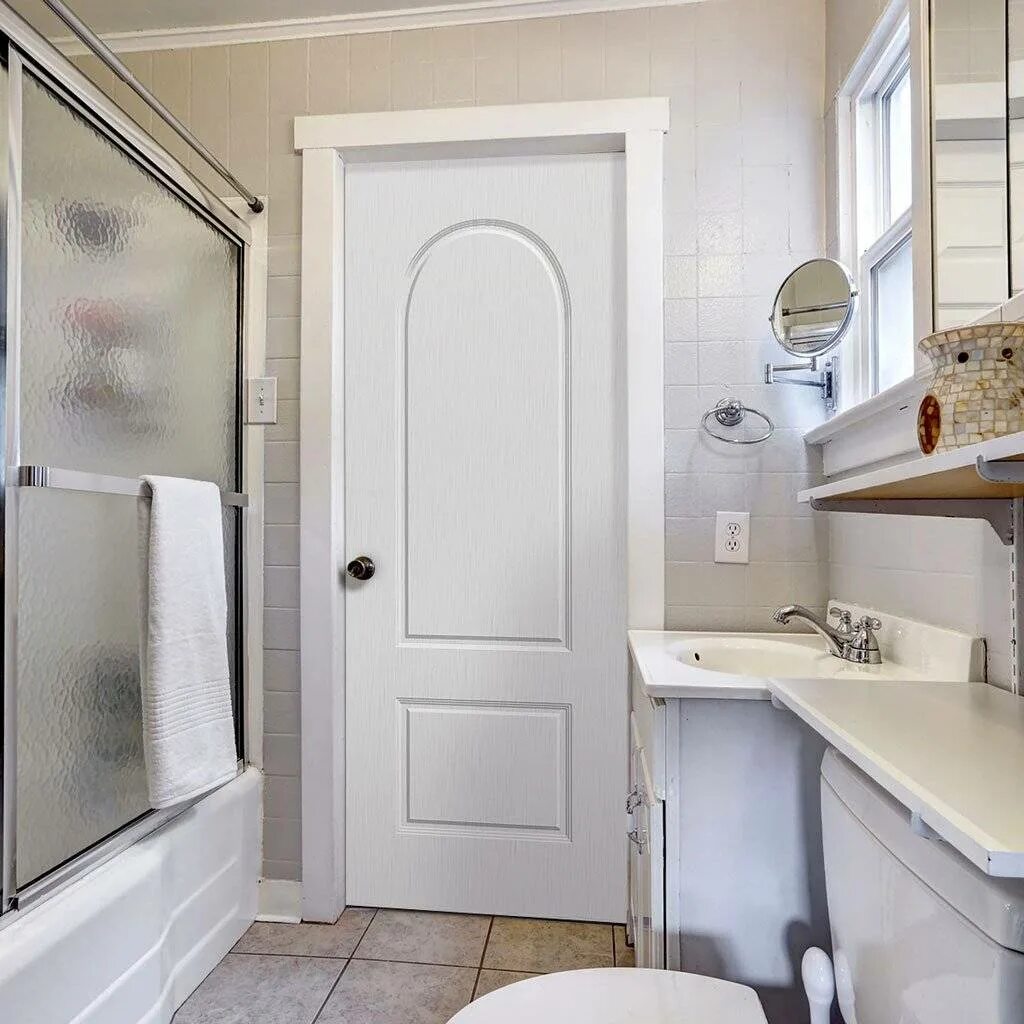 Пластиковая дверь в ванную. Пластиковая дверь в ванную комнату. Пластиковые двери для ванной и туалета. Пластиковая дверь в санузел. Пластиковые двери для ванны