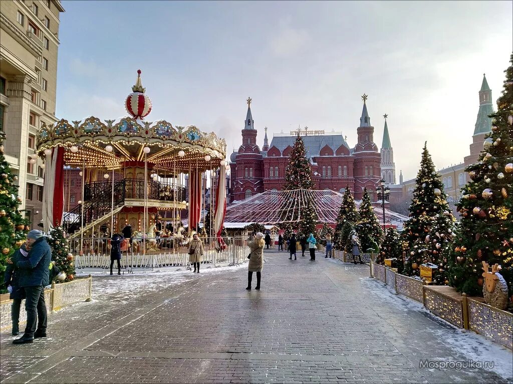 Новый год в москве с детьми. Манежная площадь Москва 2020. Манежная площадь Москва 2021. Новогодняя Манежная площадь 2020. Манежная площадь Москва новый год 2021.