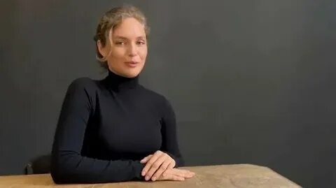 Yetuk rus ayollari ishtirokida porno tomosha qiling.