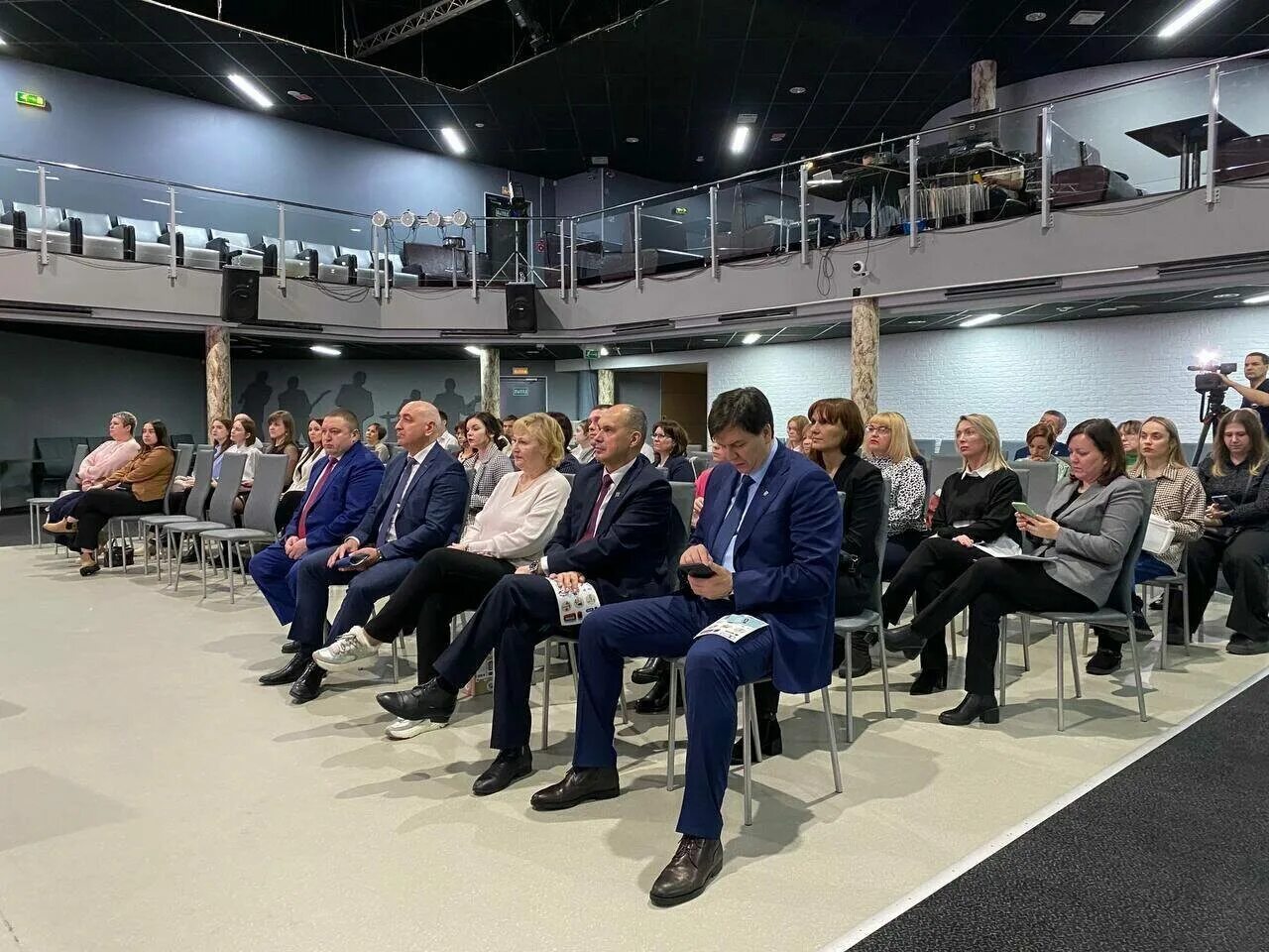 Молодежный центр метро. Молодежном центре метро. Молодежном центре метро. Молодежный центр метро когалым. Метро когалым батут.