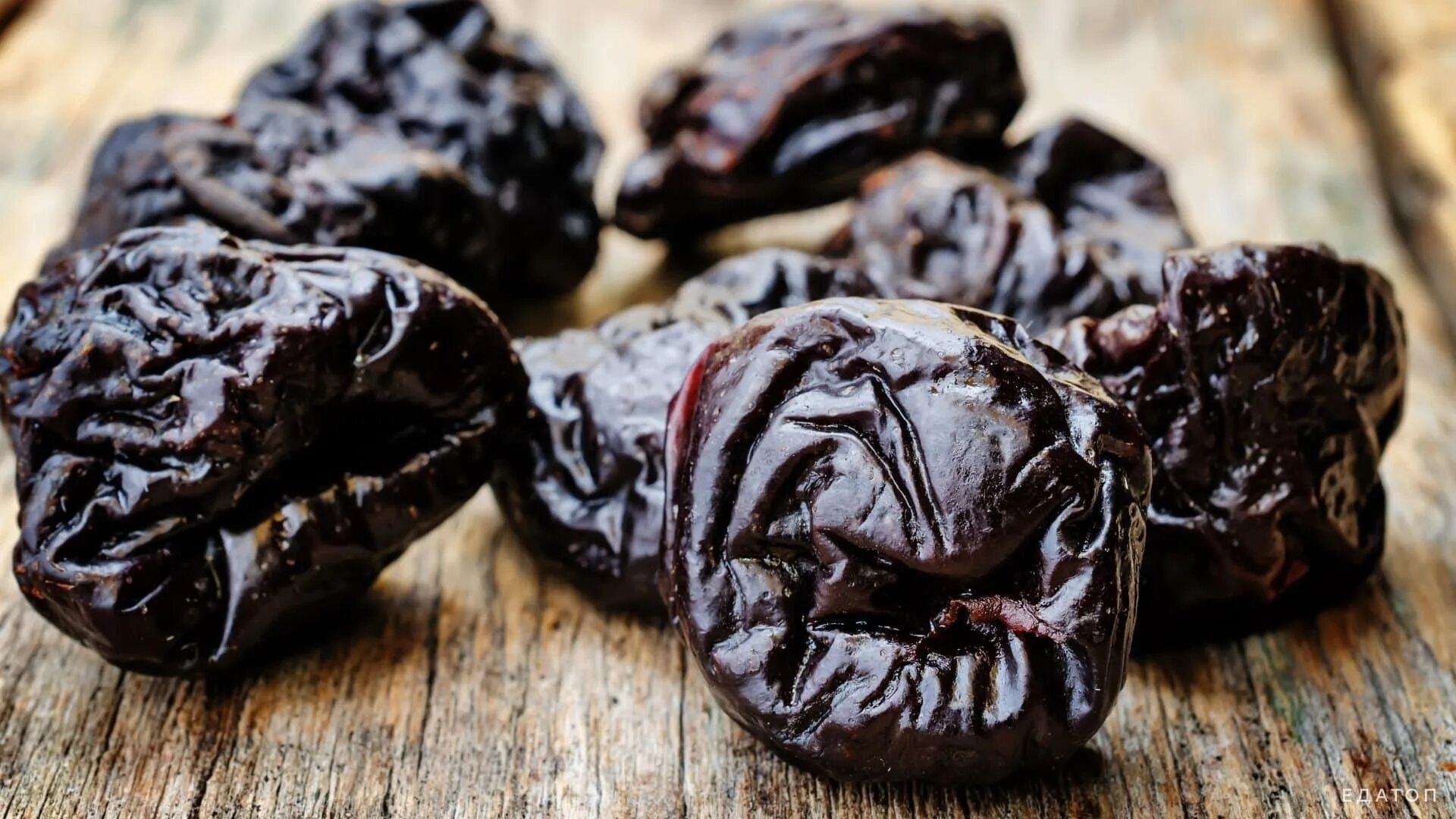 Гриб лопастник ямчатый. Чернослив 100гр. Маленькое черное сморщенное. Маленькое черное сморщенное. Маленькое черное сморщенное.