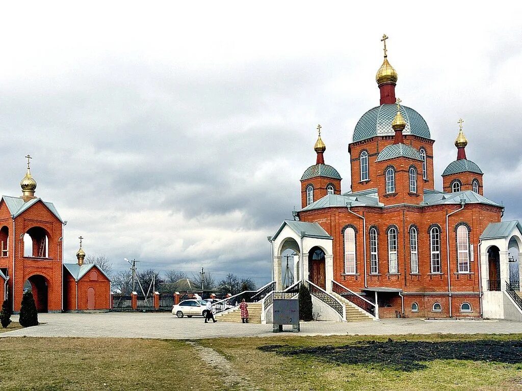 Церковь село краснокумское георгиевск. Георгиевск село краснокумское. Храм святой троицы георгиевск. Георгиевск село краснокумское. Храм святой троицы село краснокумское.