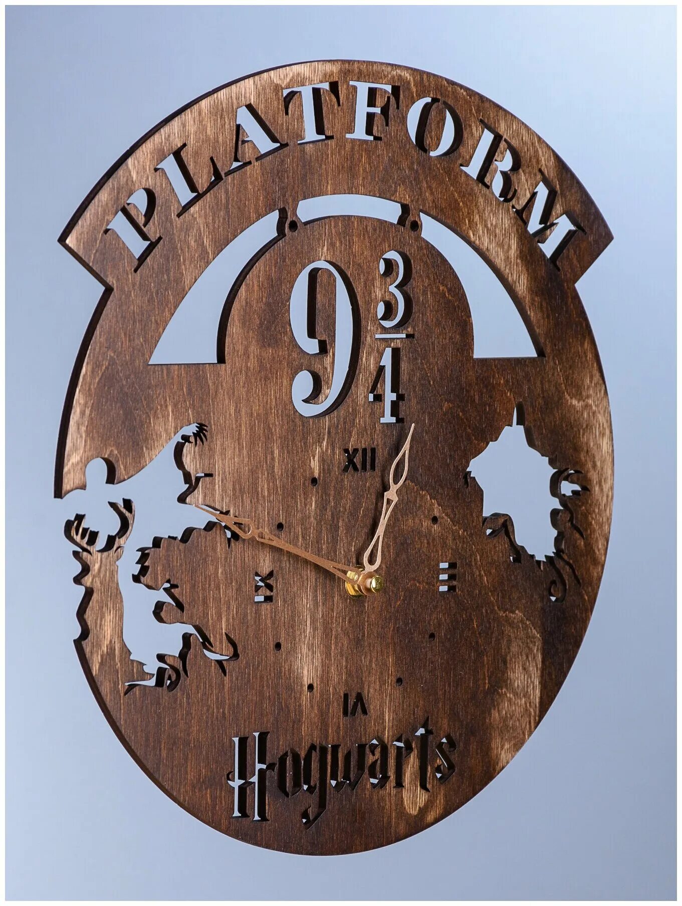 часы поттер. часы настенные деревянные. Harry potter часы. настенные часы в стиле гарри поттер. часы настенные деревянные.