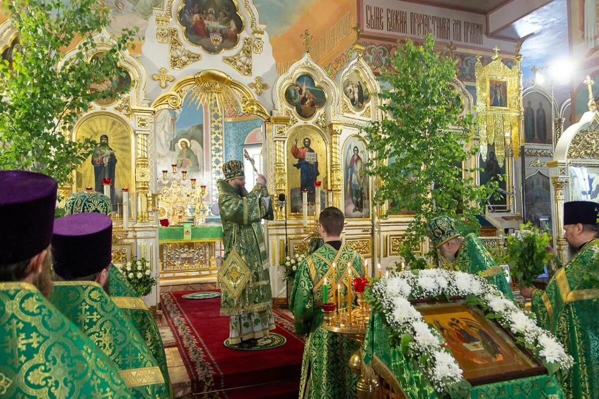 Св праздник. Троица служба в церкви 2025. святая троица праздник в храме. православный храм пятидесятница. праздник пресвятой троицы в 2025.