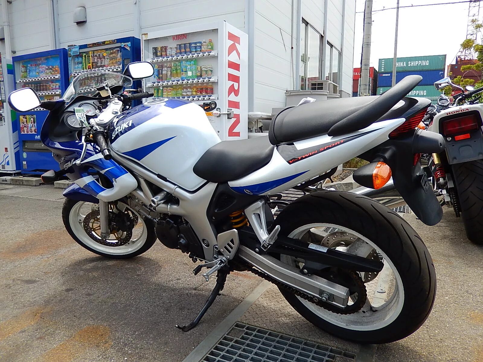Сузуки св 400s. Сузуки мотоцикл 400 sv400. Suzuki sv400s 2001.
