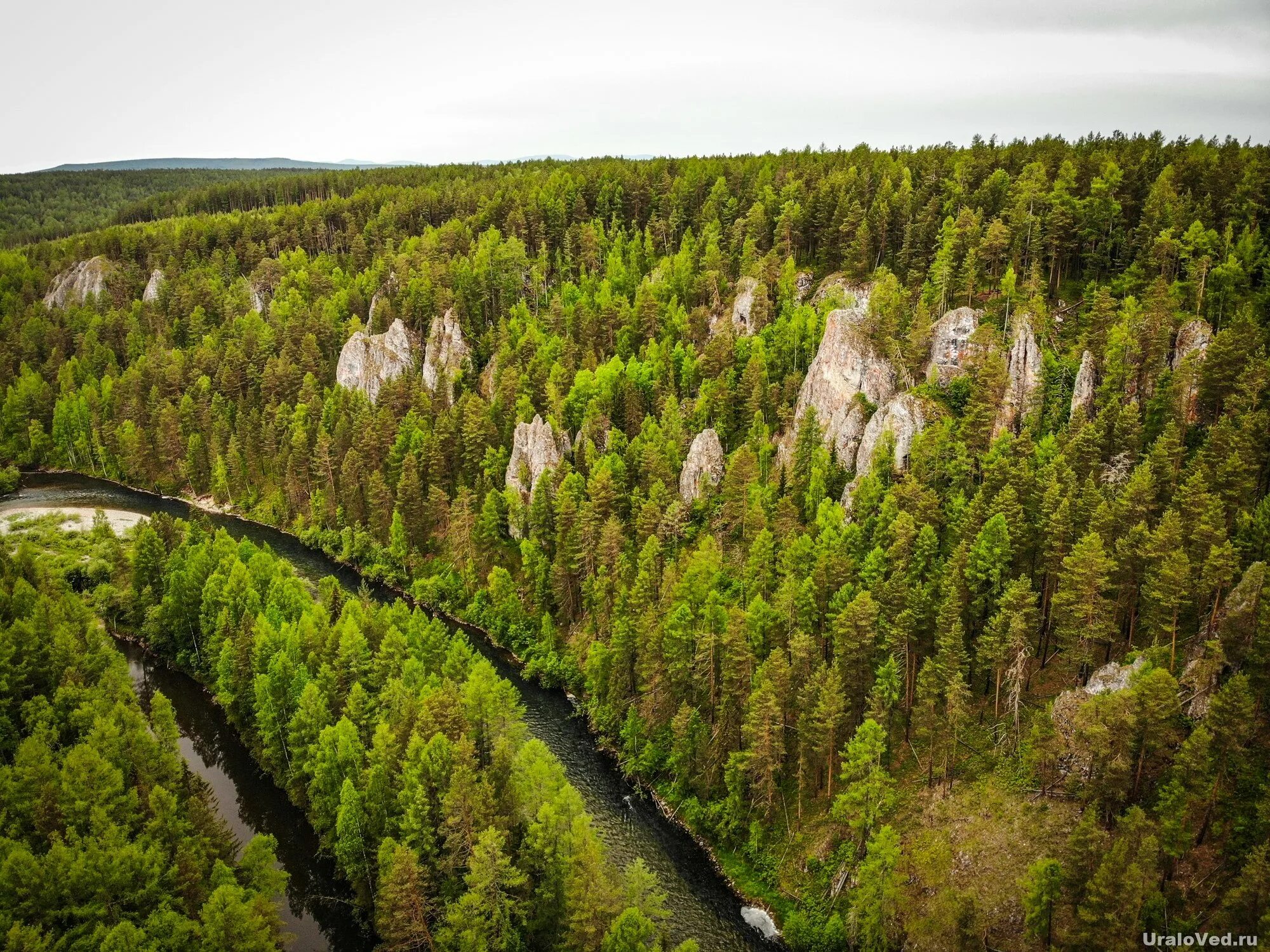Карта реки урал от истока до устья. Река агидель уфа. Полярный урал собь. Река урал впадает в каспийское море. В уральских горах берет начало река.