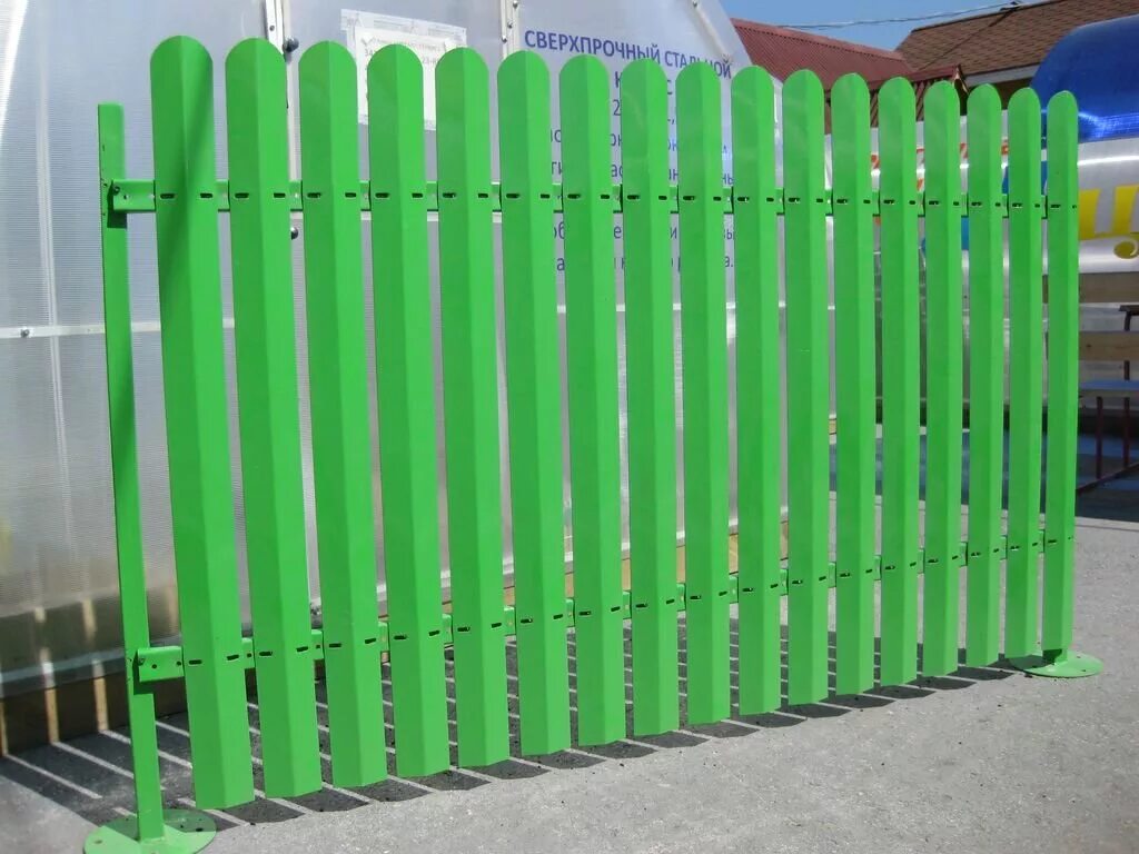 Производители металлического штакетника в спб. Штакетник зеленый рал 6002. Рал 6002 штакетник. Штакетник металлический Сталькомплект. Забор штакетный металлический.