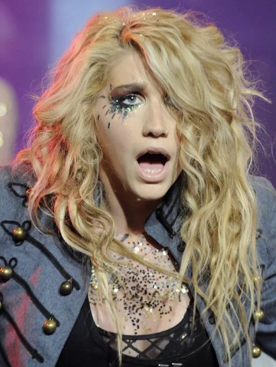 Kesha round. Ke$ha 2009. Ke$ha 2022. Kesha 2022. Kesha сейчас 2022.