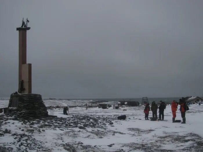 Море челюскина. Мыс Челюскин. Мыс Челюскин Пограничная застава. Челюскин самая Северная точка.