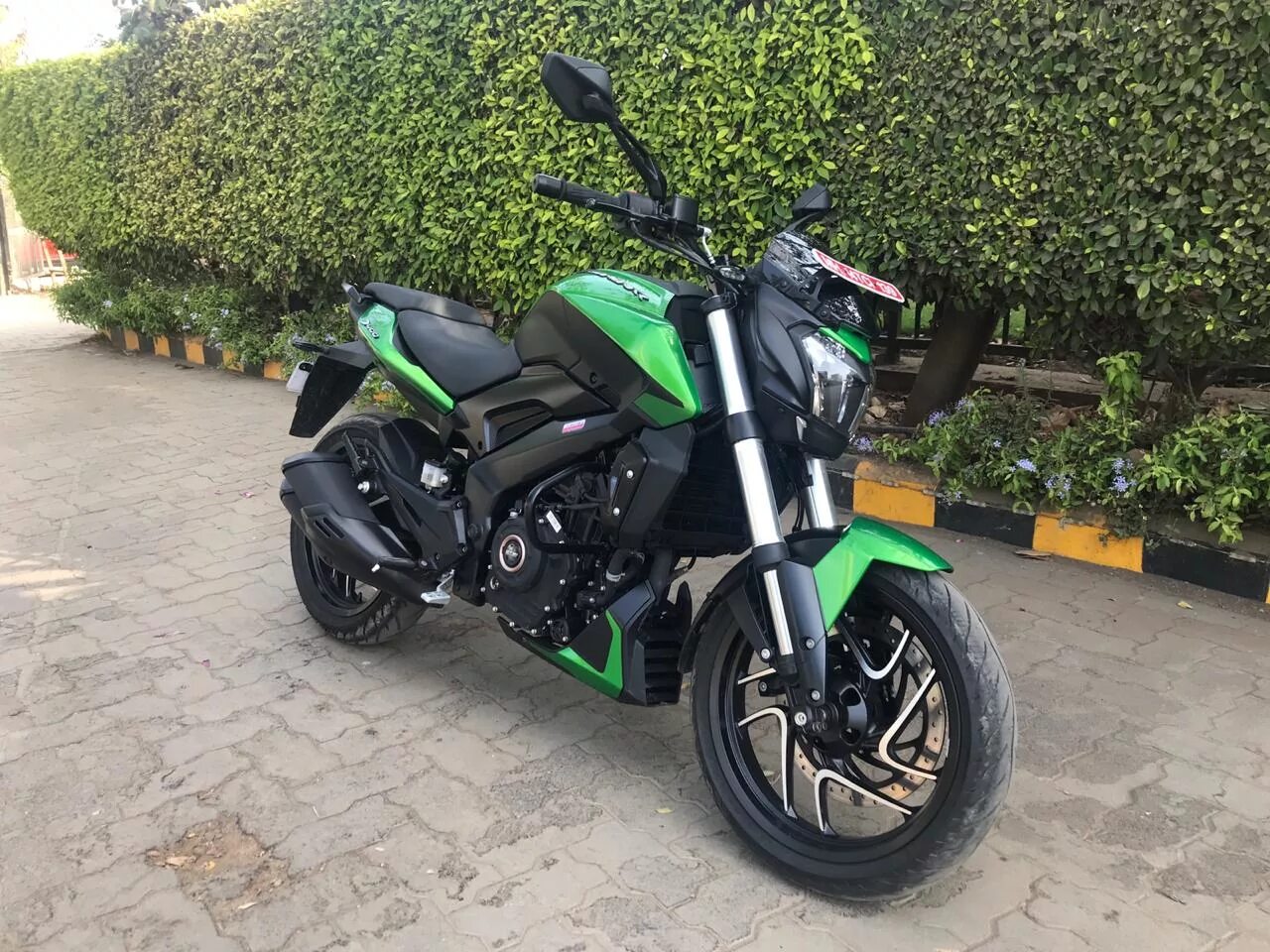 Bajaj 400. Bajaj dominator 400. bajaj dominar 400 green. мотоцикл bajaj dominar 400. bajaj доминар.