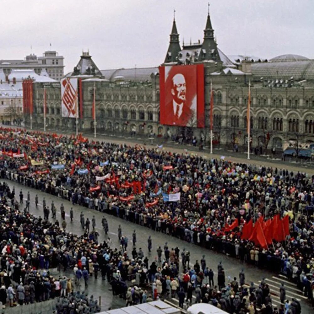 Москва 1985 год. Парад 1985 года на красной площади. Парад 1985 года в москве. Первый парад победы 1965. Парад 1985 года в москве.