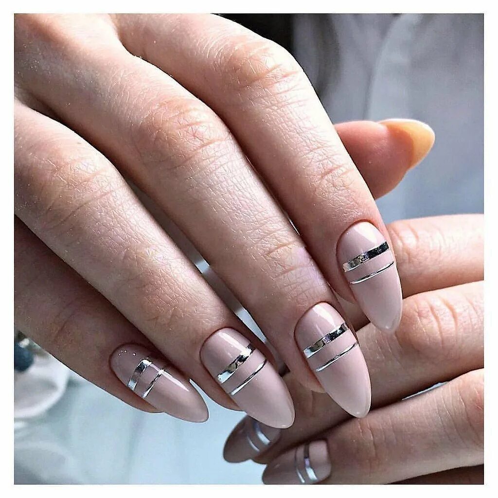 Ногти с полосками фольги