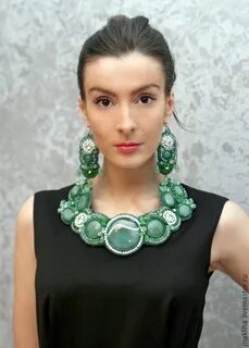 Зеленая бижутерия
