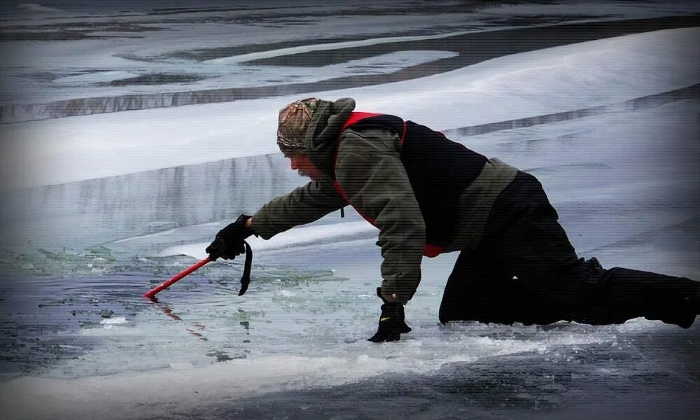 После сильного переохлаждения. Переохлаждение в воде. Переохлаждение водолаза. Переохлаждение в ледяной воде. Обморожение в холодной воде.