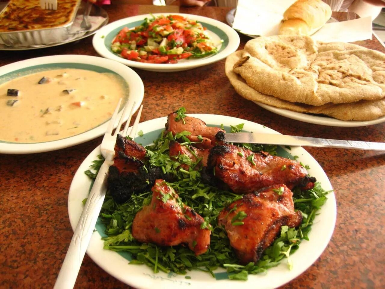 Еда в египте. Национальная еда в египте. арабская кухня. египетская кухня. арабские национальные блюда.
