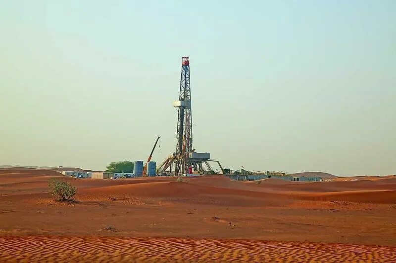 Оаэ нефть газ. Объединённые арабские эмираты нефть. нефтяные вышки в саудовской аравии. саудовская аравия нефть. добыча нефти в саудовской аравии.