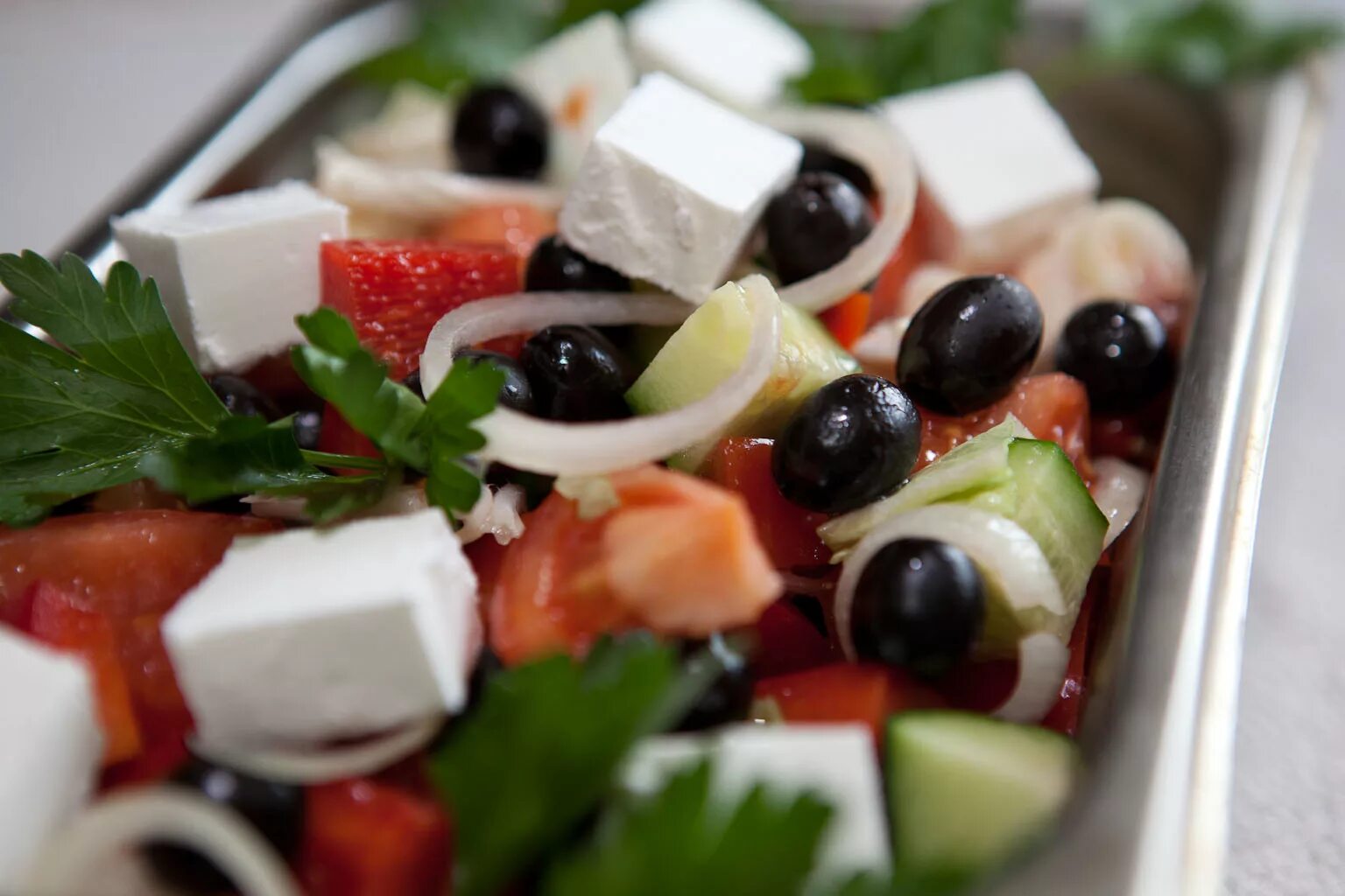 Греческий классик. Greek Salad(греческий салат). Греческий с фетой. Греческий салат с фетой. Хориатики греческий.