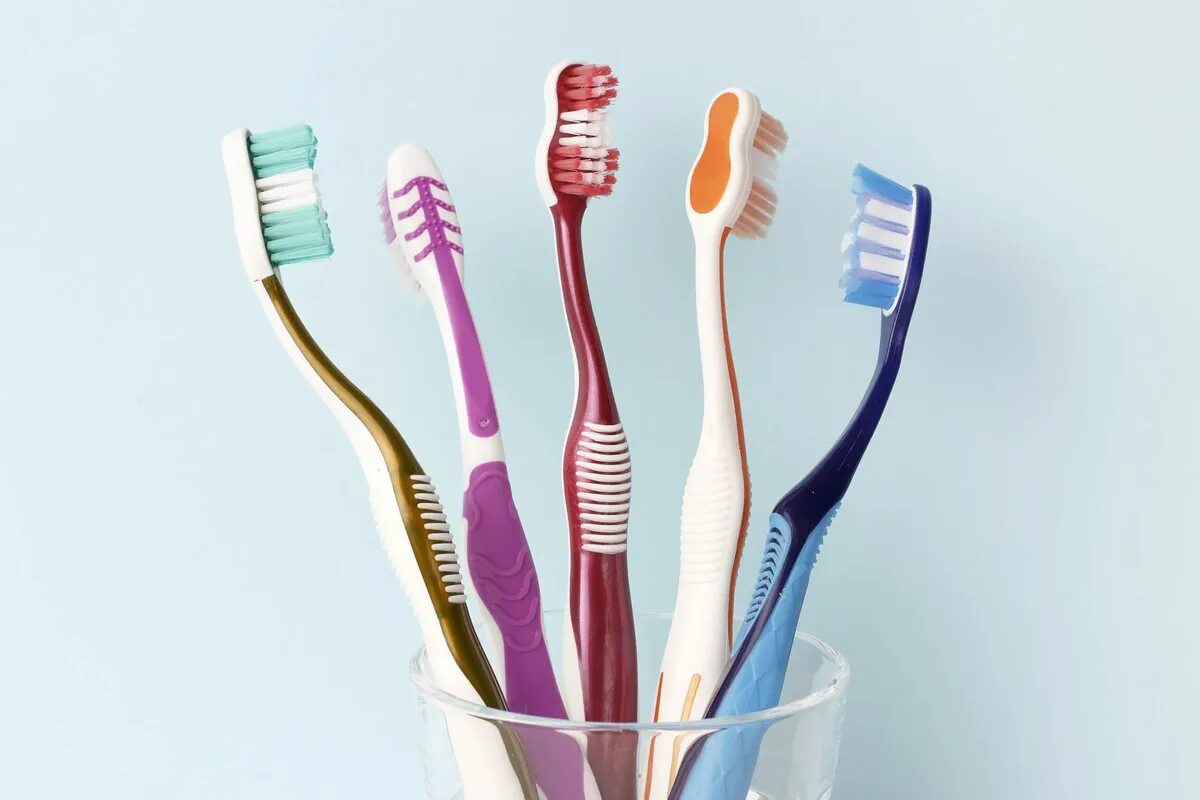 Выбираем зубную щетку ребенку. Зубная щетка набор 4шт gio Whitening Elastic Toothbrush. Зубная щетка с 4500 щетинок. Push Brush зубная щетка с пастой. Happy Brush электро зубная щетка насадки.
