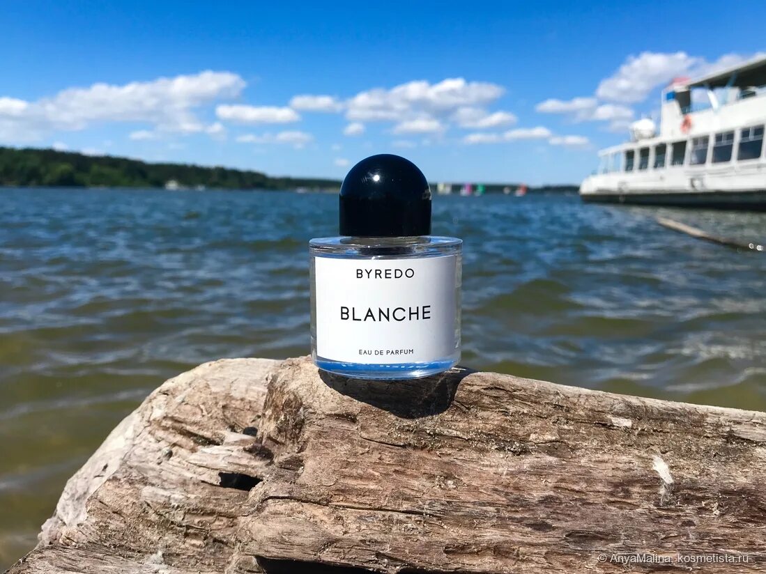 Аромат blanche byredo. Запах чистоты духи Blanche. Духи Байредо самый свежий аромат. Запах чистоты белый флакон. Бланш от ипы.