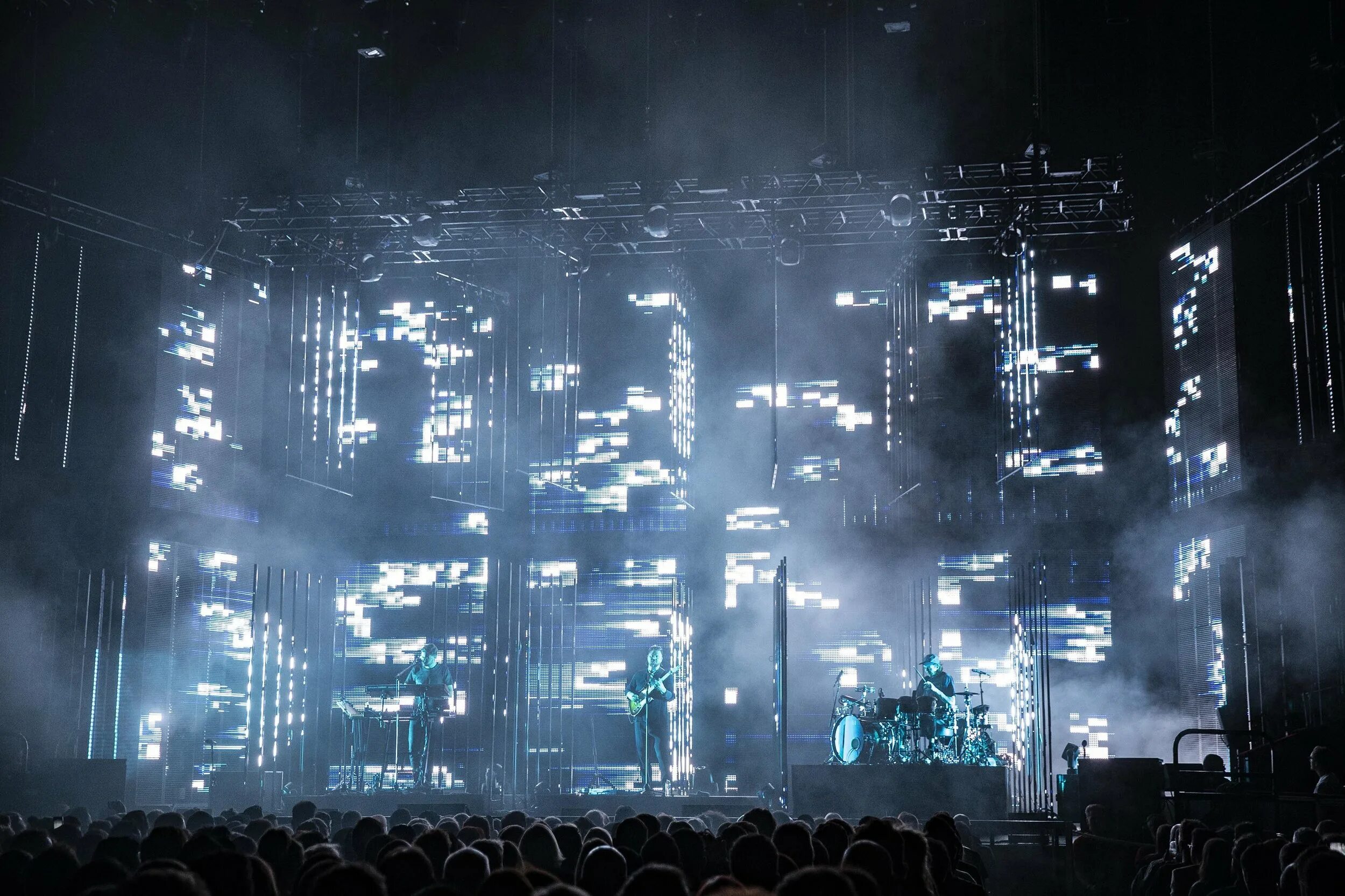 J stage. Концертная площадка. Концерт бтс танцы. Europe stage логотип. J stage.