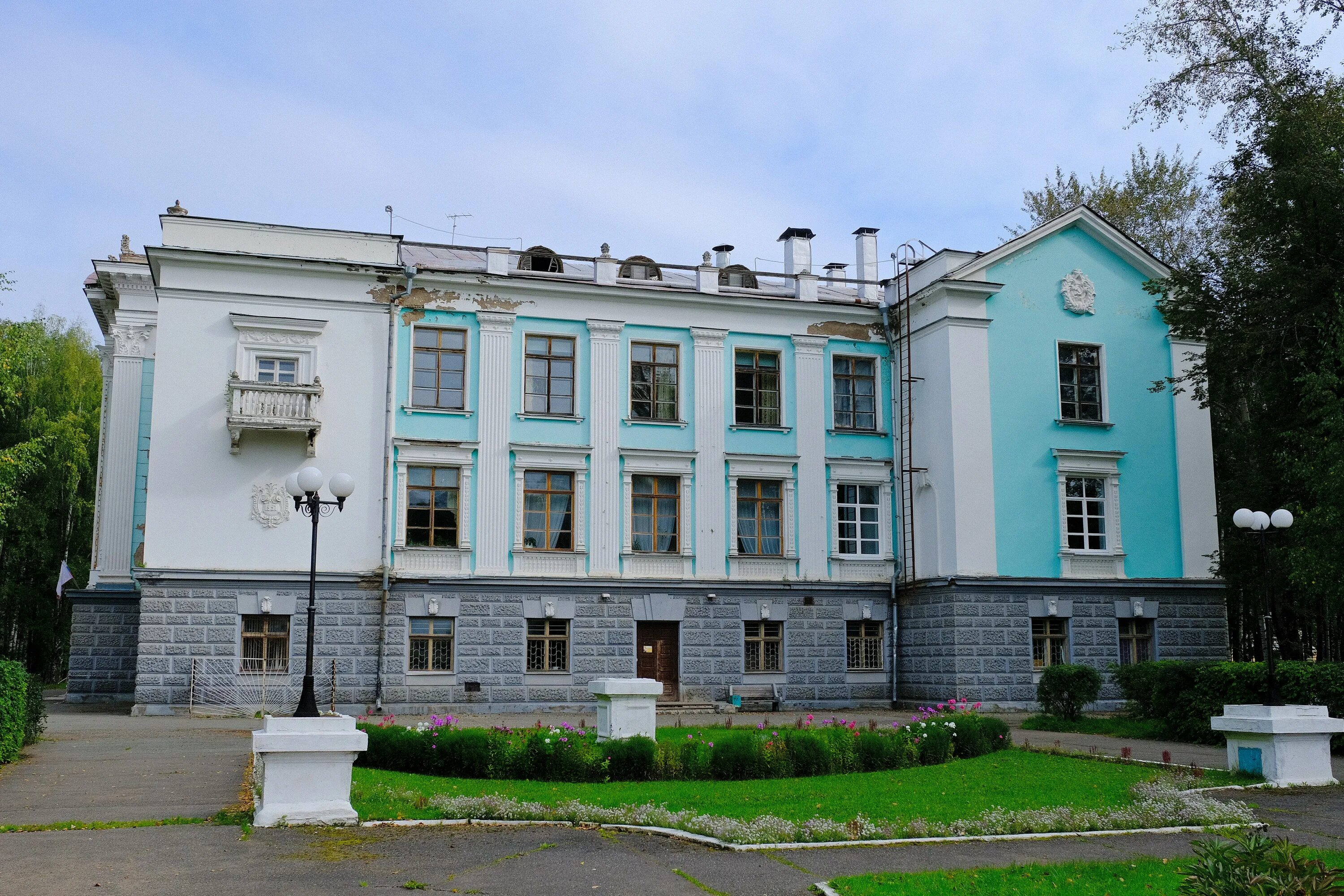 Глазов дворец культуры. Россия (культурный центр, Глазов). Дом культуры Россия Глазов. Общественно культурный центр Россия в Глазове. Культурные центры рф