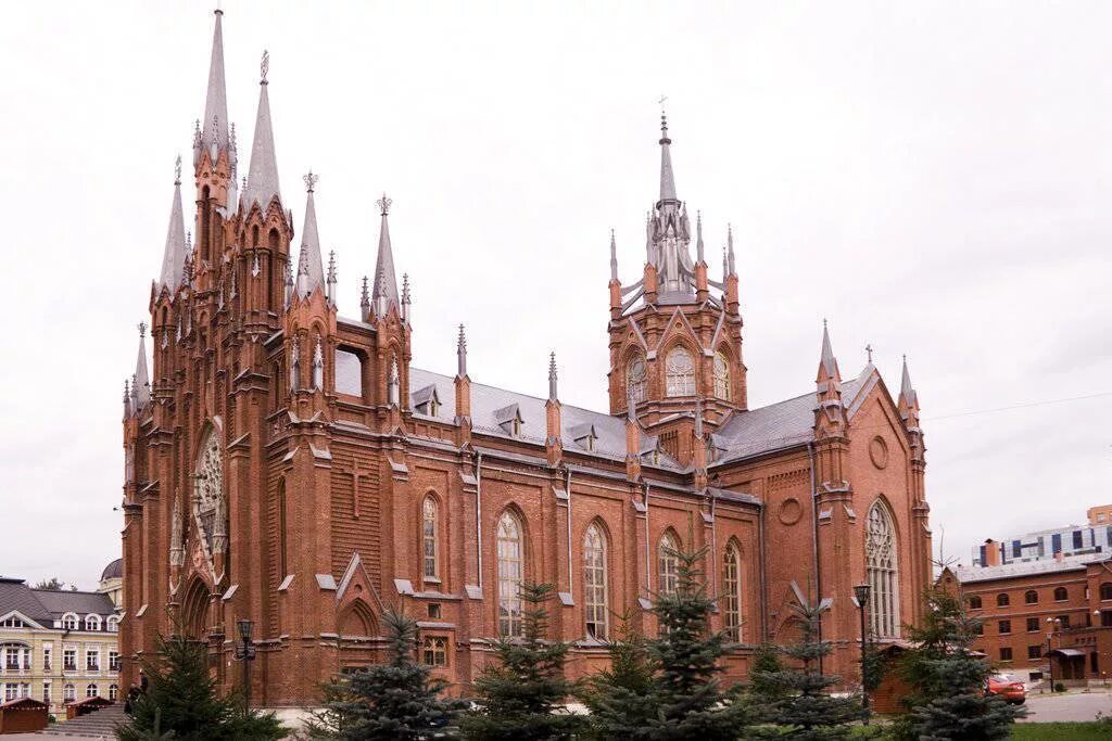 Время работы костела
