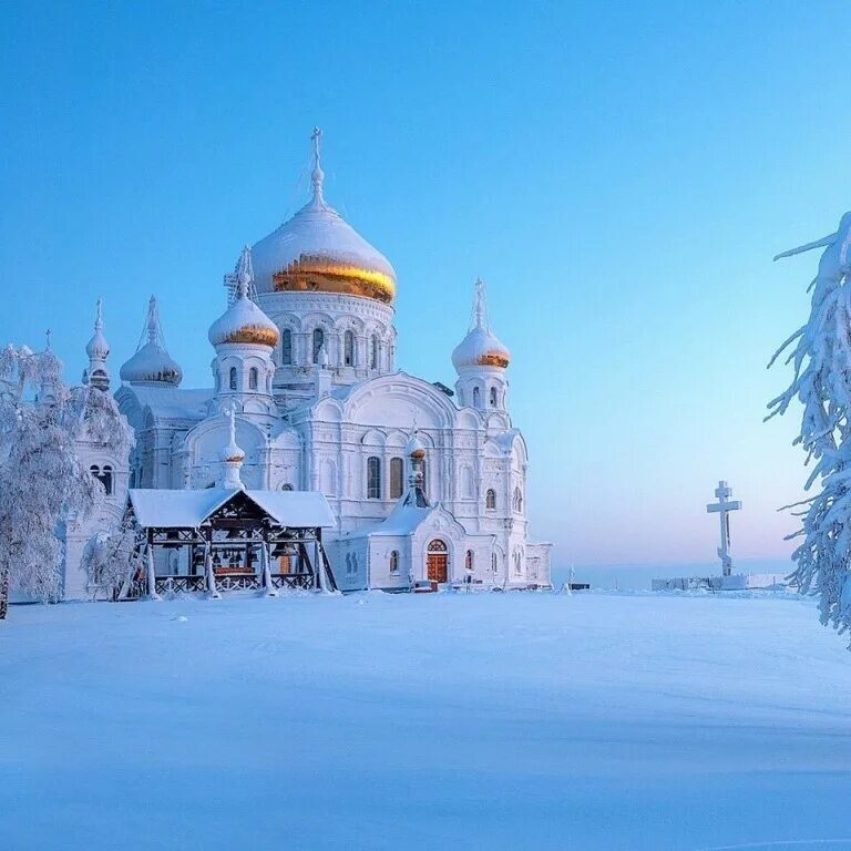 заснеженный храм. крещение и рождество один праздник. о крещении. с крещенским сочельником открытки. рождество и крещение.