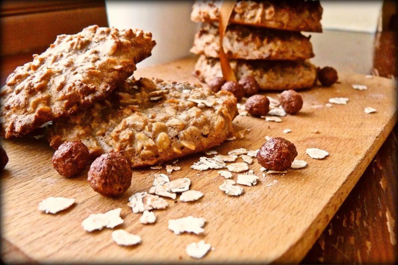 Хрустящее овсяное печенье. Овсяное печенье с шоколадной крошкой. Овсяная выпечка рецепты. Творожно овсяное печенье. Печенье" овсяное с повидлом" 2кг.