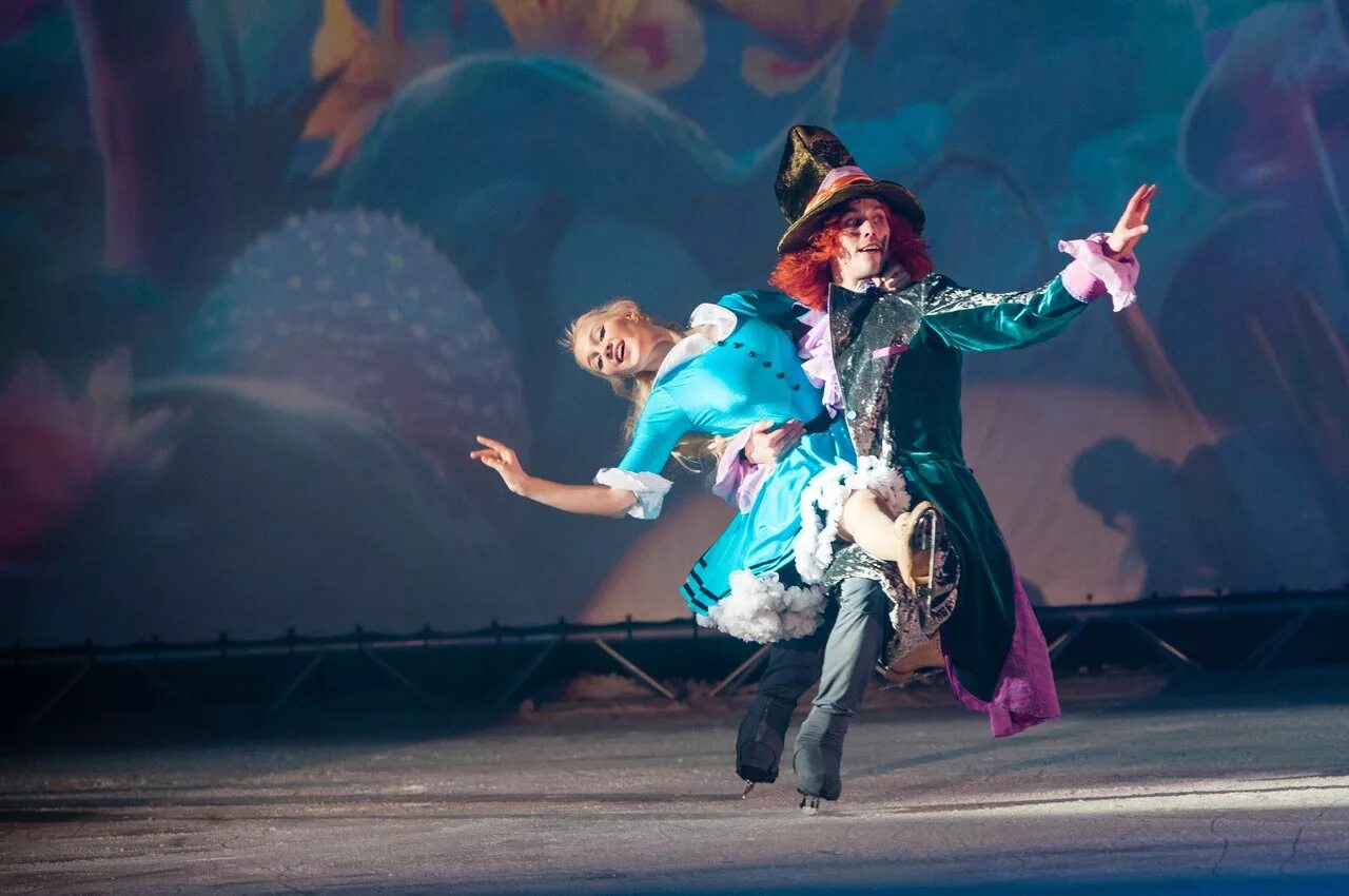 алиса в зазеркалье на льду. втб ледовый дворец алиса. шоу ильи авербуха алиса в стране чудес. алиса илья авербух. спектакль-шоу алиса в зазеркалье.