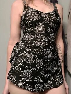 What a cute swimsuit!!! 