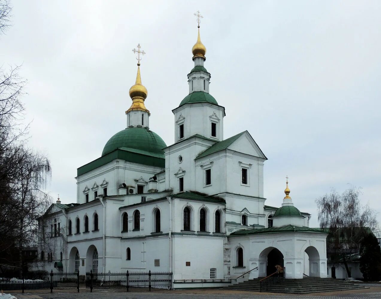 Даниловом свято троицком. Данилов монастырь (Свято-Данилов монастырь, Даниловский монастырь). Храм семи Вселенских соборов Данилова монастыря. Данилов монастырь храм святых отцов семи Вселенских соборов. Храм Даниила Столпника в Даниловом монастыре.