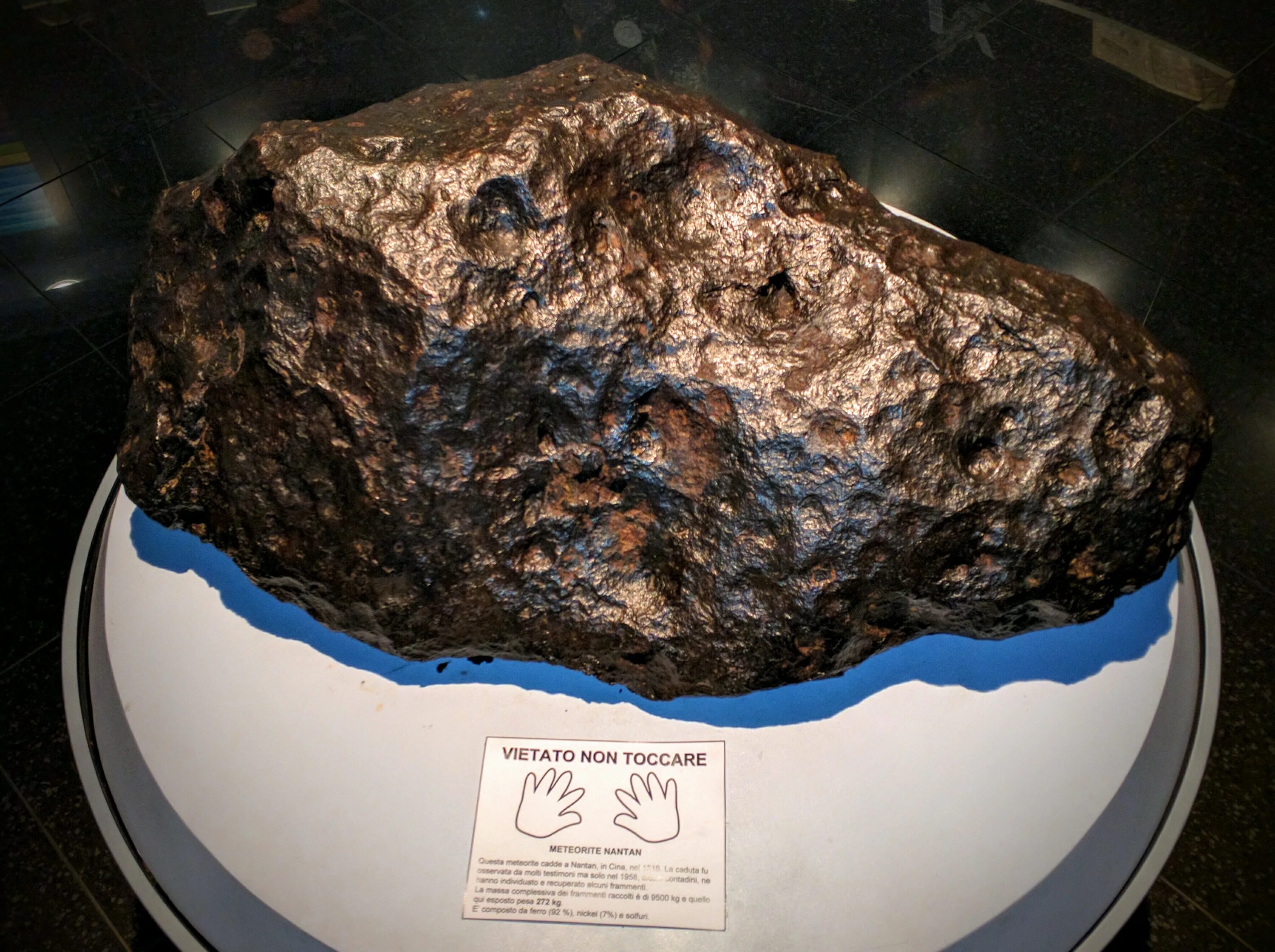 Астероид. Приложение метеорит. Meteor lake-s. Метеорит для игры. Приложение метеорит.