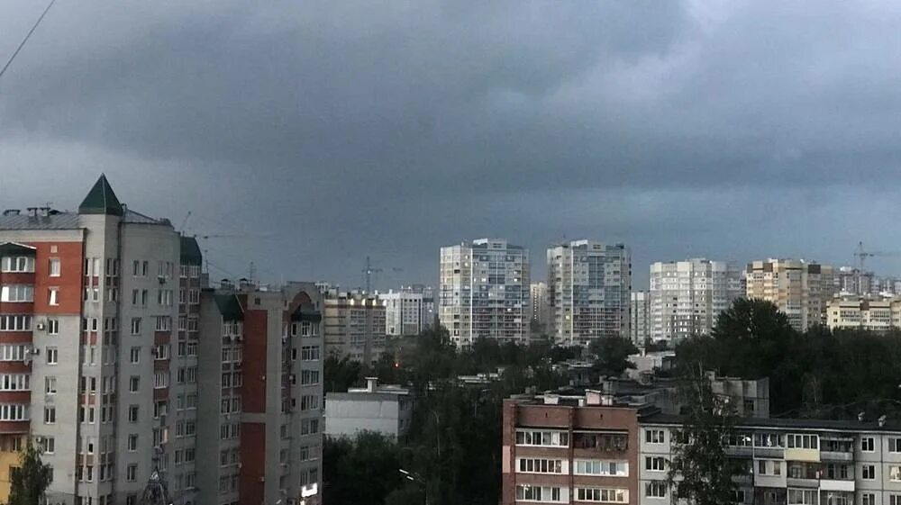 Синоптик брянское. Обстрел белой березке брянская область вчера. Порывы ветра. Первый снег в брянской области. Дождь с грозой в брянске.