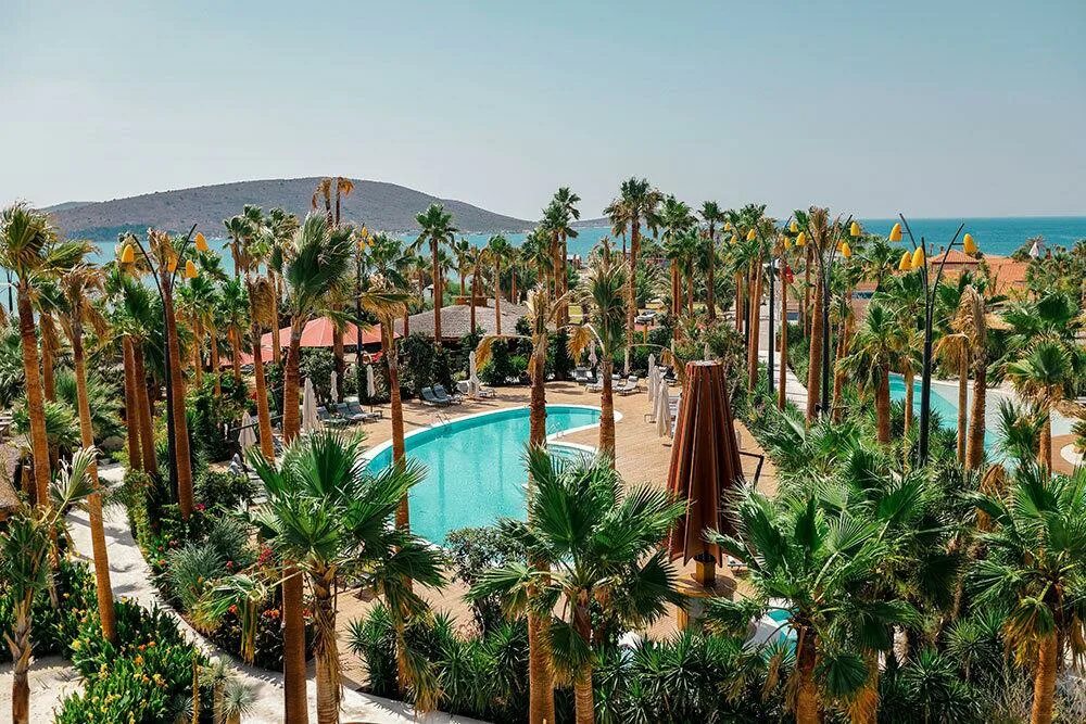 Библос алачати. Деревня в турции алачати. Byblos resort alacati. Отель библос алачати турция. Biblos resort alaçati турция.