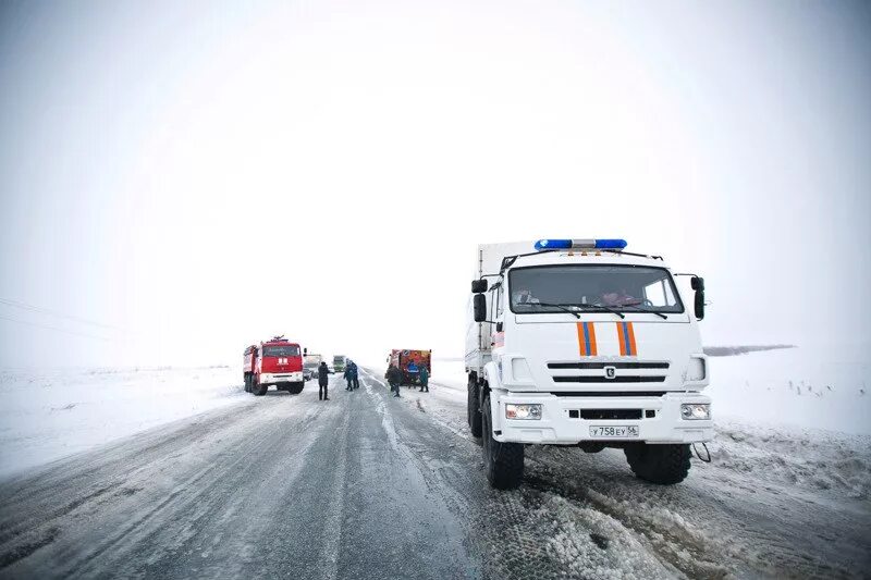 М5 оренбург. Дорога Медногорск Оренбург км метель сегодня. Фото транспорт Оренбуржья сегодня.