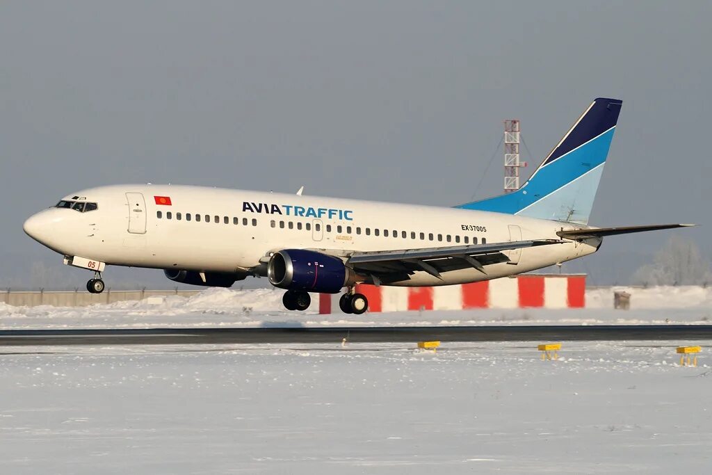 Avia traffic самолеты. Avia traffic самолеты. Боинг 737 300 авиатрафик. Boeing 737-300 avia traffic. Avia traffic самолеты.