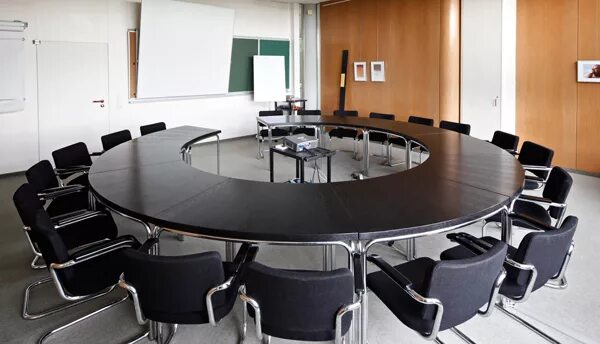 Круглые столы образовательные. Стол для переговоров круглый. Стол для конференц зала. Стол овальный для конференц зала. Стол для конференций овальный.