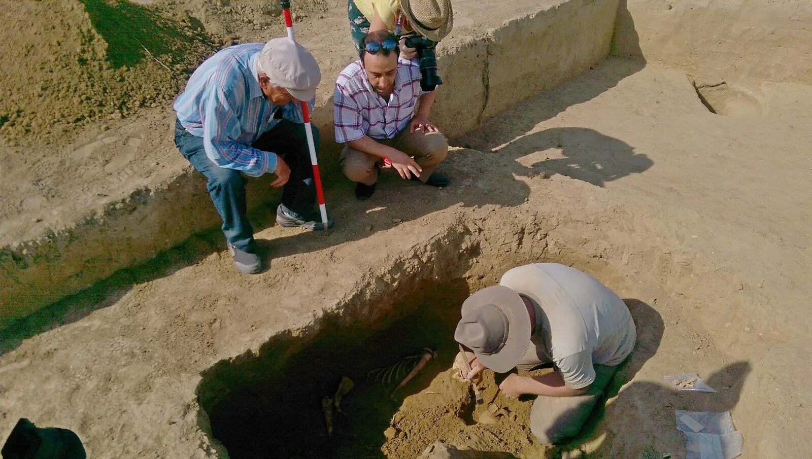 Археологические раскопки в Азербайджана. Археологические раскопка чашка. Шамкир древний город раскопки. Раскопки в Азербайджане в Шамаха. Немецкие археологи