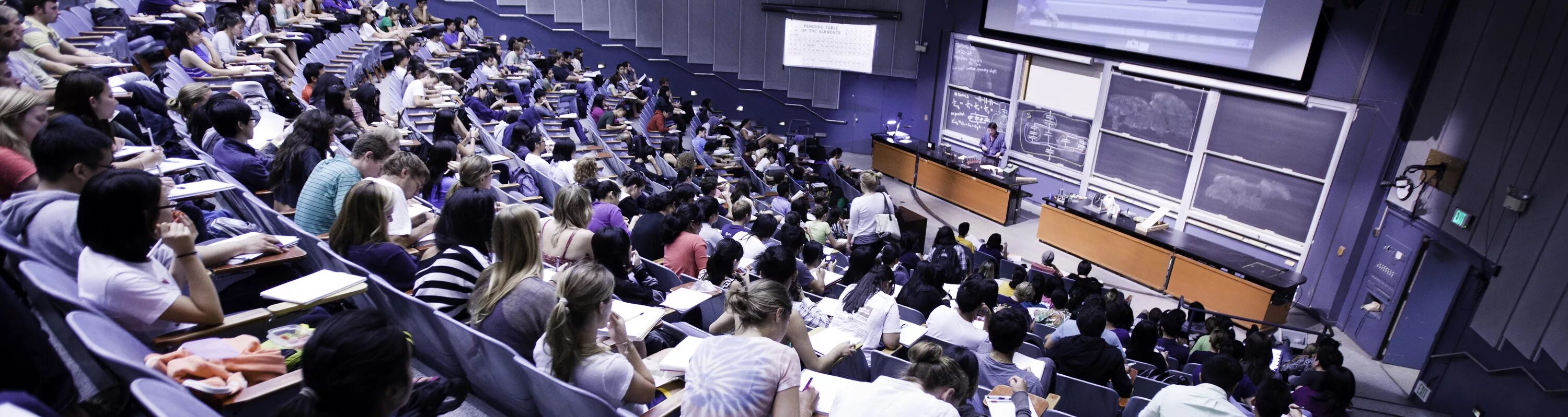 Lecture hall. Courses hall. Lecture hall. Аудитория в университете гиф. Американские студенты на лекции.