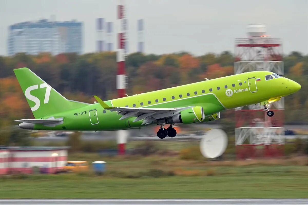 Севен фото. Embraer e170 s7. Самолёт Эмбраер 170. S7 самолеты авиакомпании Эмбраер 170. Embraer 170 s7 Новосибирск.