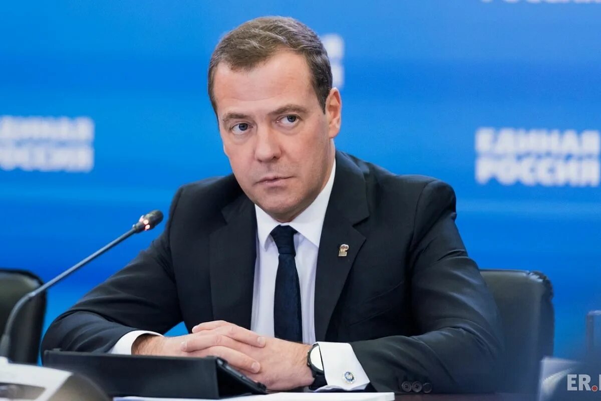 Председатель Единой России Медведев. Лидеры партий Медведев.