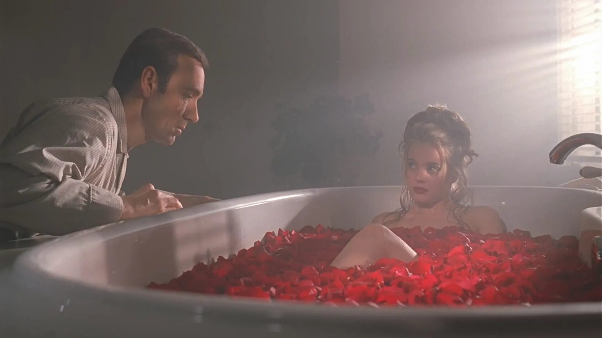 Солтберн сцена в ванне. Красотка сцена в ванной. Солтберн сцена в ванне. Солтберн сцена в ванне. Форма воды 2017 гильермо дель торо.