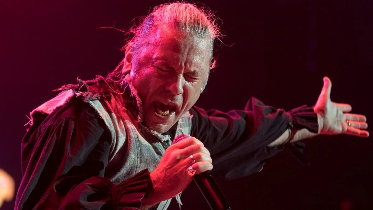 Брюс дикинсон 2025. Группа bruce dickinson. брюс дикинсон iron maiden. брюс дикинсон 1981. брюс дикинсон 2025.