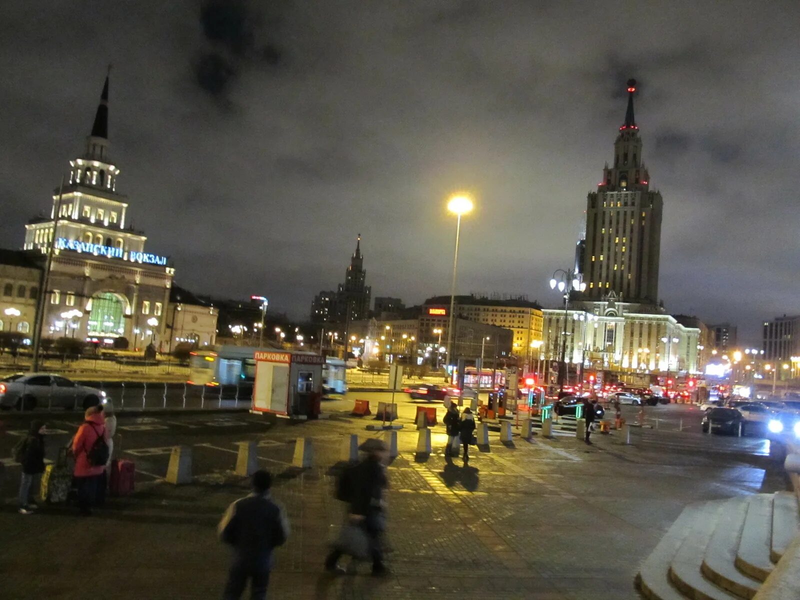 Московские 3 вокзала. Площадь трёх вокзалов в Москве. Площадь трех вокзалов ночью. Площадь трех вокзалов панорама. Три вокзала.