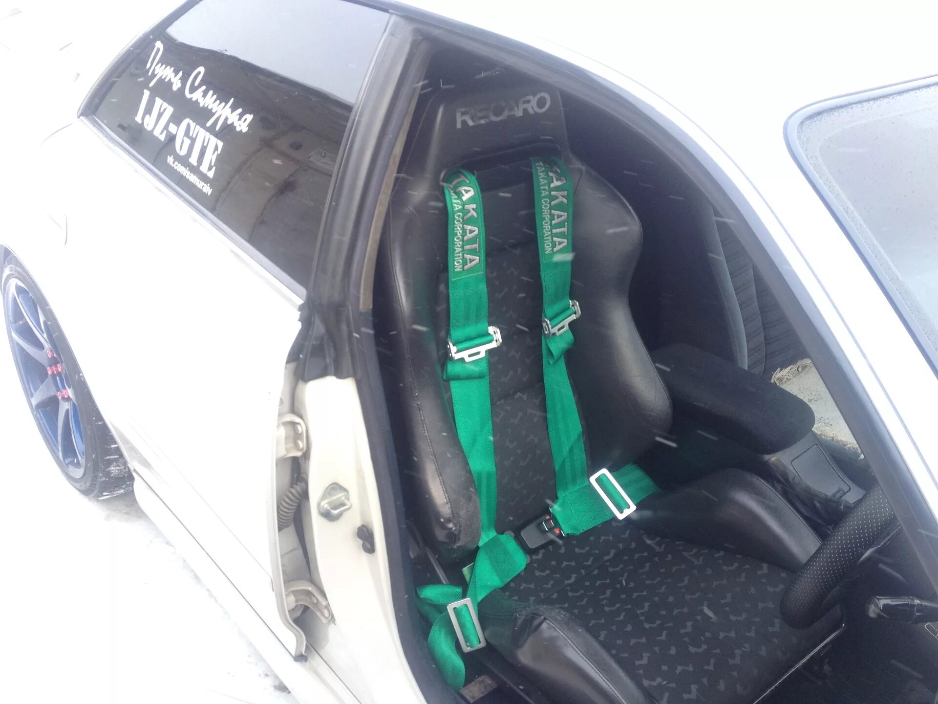Takata speed up. Ковш recaro ремни takata. bride takata ковши. ковш с ремнями takata. ремни таката на сидении.
